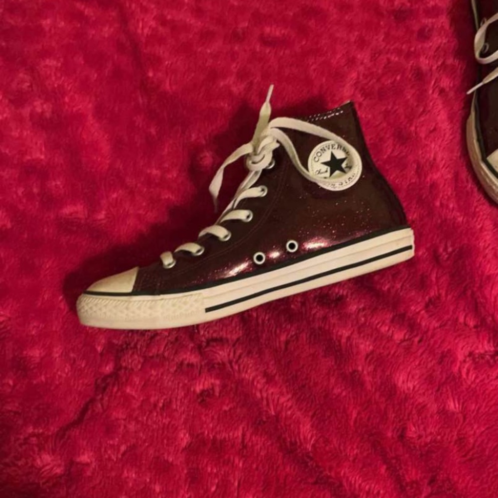 Girls sz 4 burgundy Converse